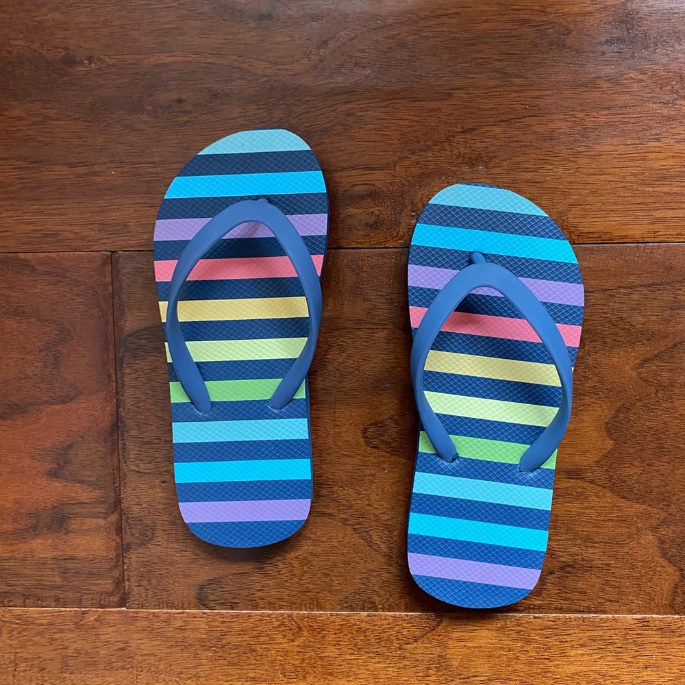Primary brand rainbow flip flops 10/11